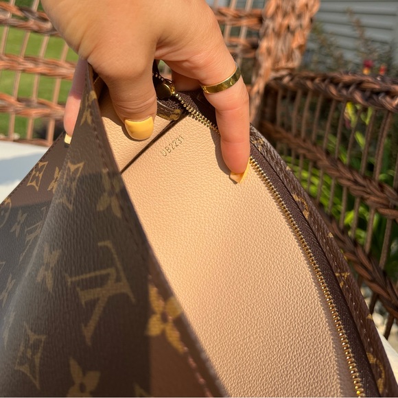 SOLD ‼️ Louis Vuitton Toiletry 26 - Picture 11 of 17